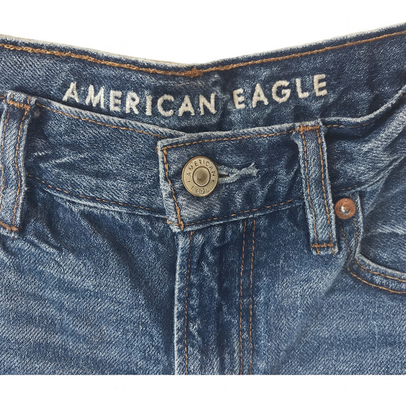 American Eagle Outfitters Women’s Distressed Denim Shorts. Size 8 - Picture 3 of 3